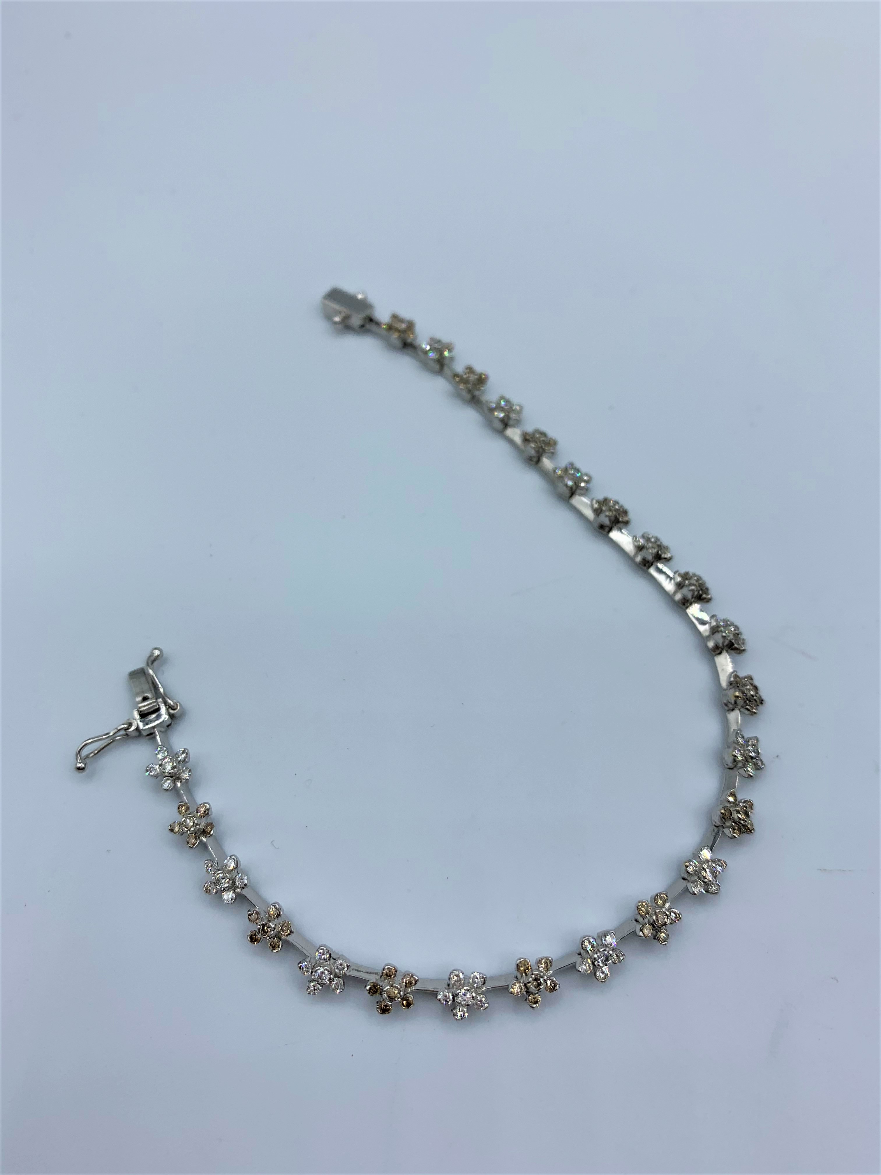 18CT WHITE GOLD DIAMOND SET FLOWER BRACELET APPROX 1.50CT 11G - Image 4 of 4