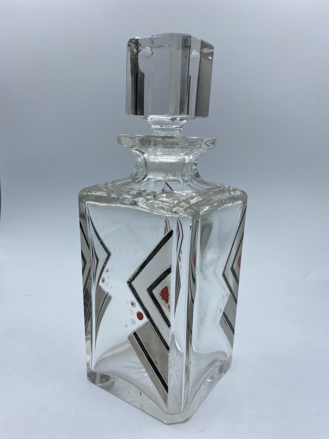 Art deco cut glass decanter with clear glass stopper, 22cm high