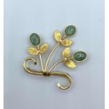9ct yellow gold brooch with jade in a form of flowers, weight 5g approx