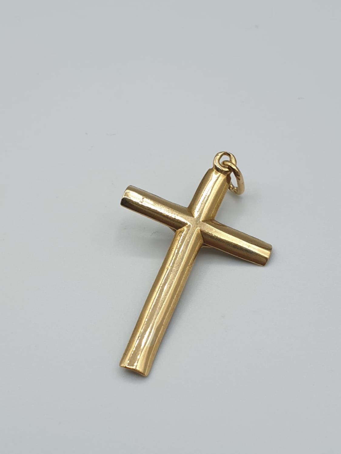 18ct yellow gold crucifix, weight 3.1g and 35mm long - Image 3 of 6