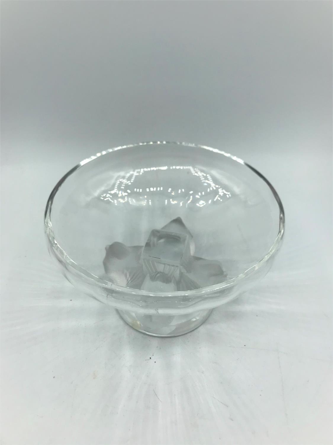 Lalique glass bowl (J0490) with 4 birds on stem and clear Lalique France marking, weight 592g and - Image 2 of 4
