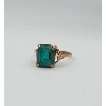 Vintage 9ct gold dress ring with green stone, weight 1.8g and size K