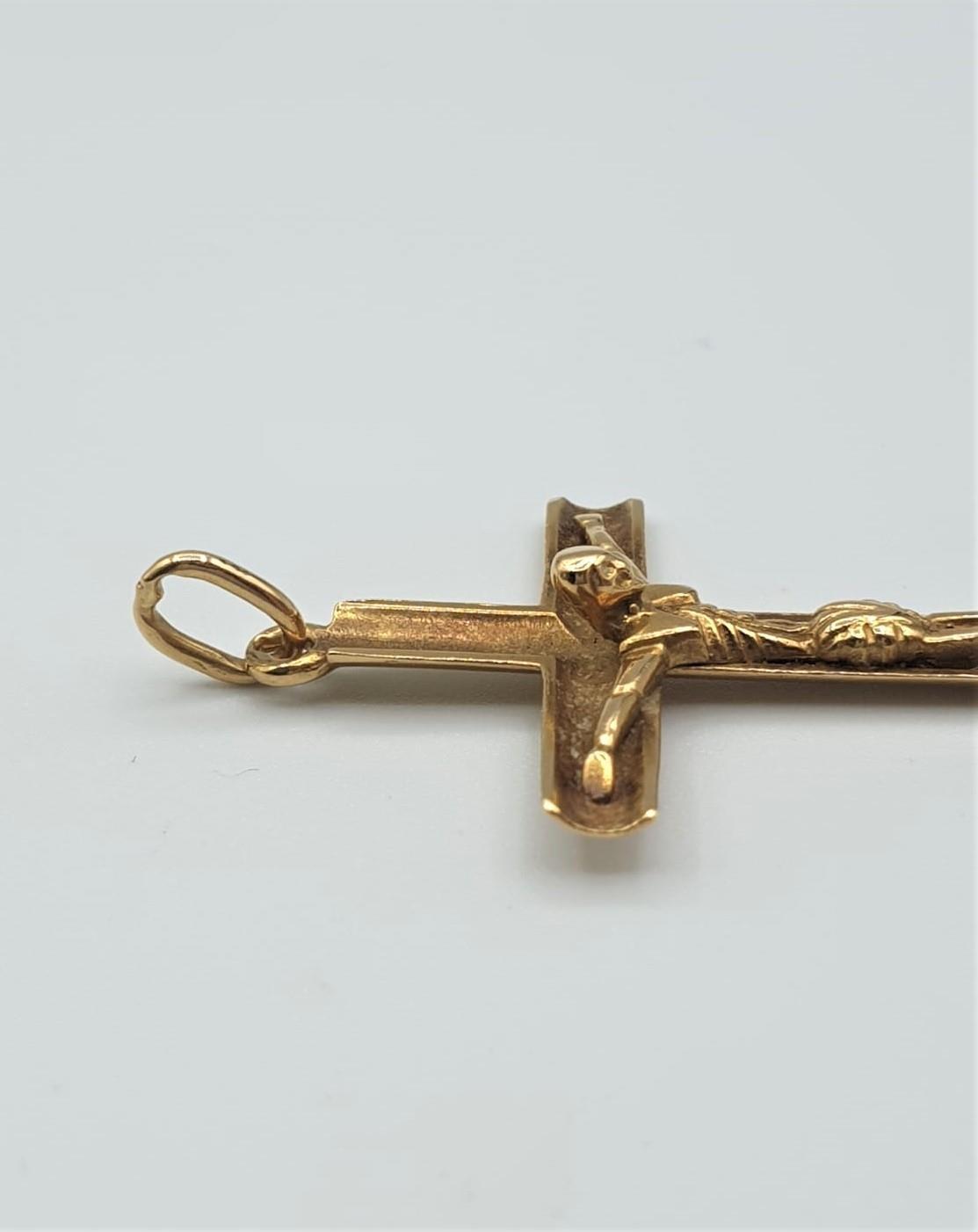 18ct yellow gold crucifix, weight 3.1g and 35mm long - Image 4 of 6
