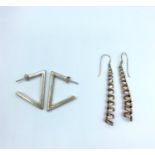 2x pairs of modern silver earrings, weight 11.5g