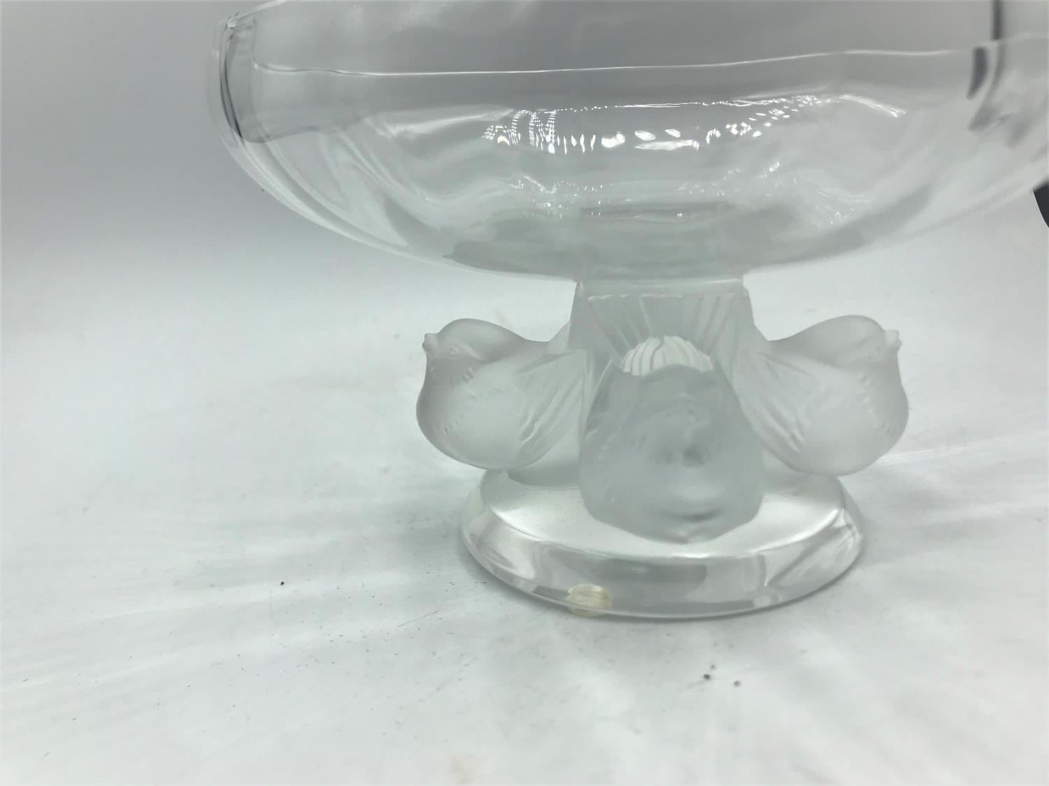Lalique glass bowl (J0490) with 4 birds on stem and clear Lalique France marking, weight 592g and - Image 4 of 4