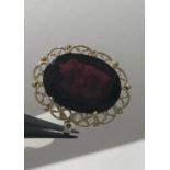 9k yellow gold filigree ring with large garnet centre, weight 3.6g and size P (ECN601)