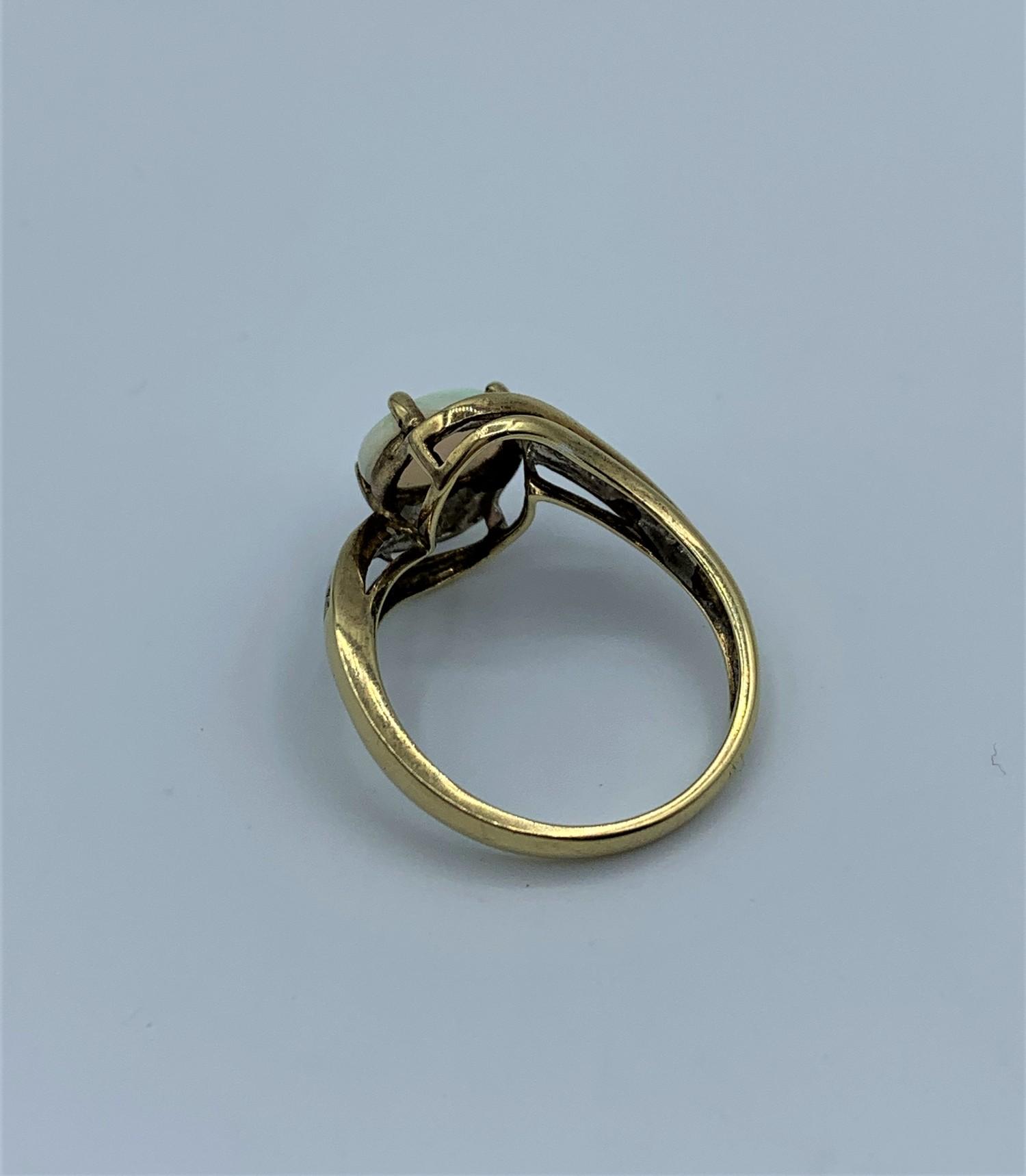 9ct yellow gold Opal ring, size P. - Image 3 of 6