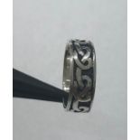 Silver ring with ornament, weight 4.3g and size M