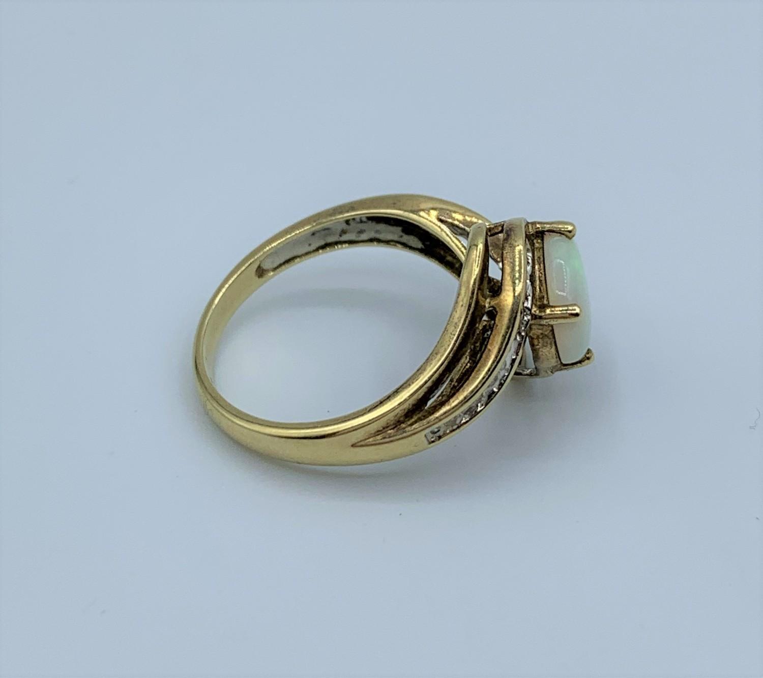 9ct yellow gold Opal ring, size P. - Image 2 of 6