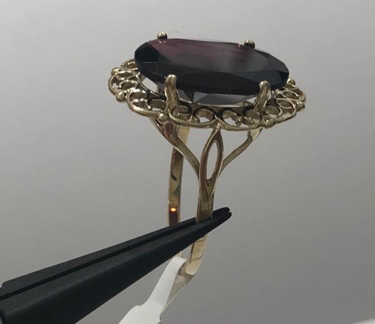9k yellow gold filigree ring with large garnet centre, weight 3.6g and size P (ECN601) - Image 3 of 4