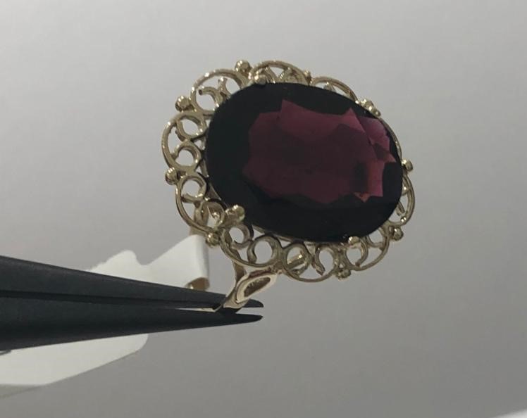 9k yellow gold filigree ring with large garnet centre, weight 3.6g and size P (ECN601) - Image 4 of 4