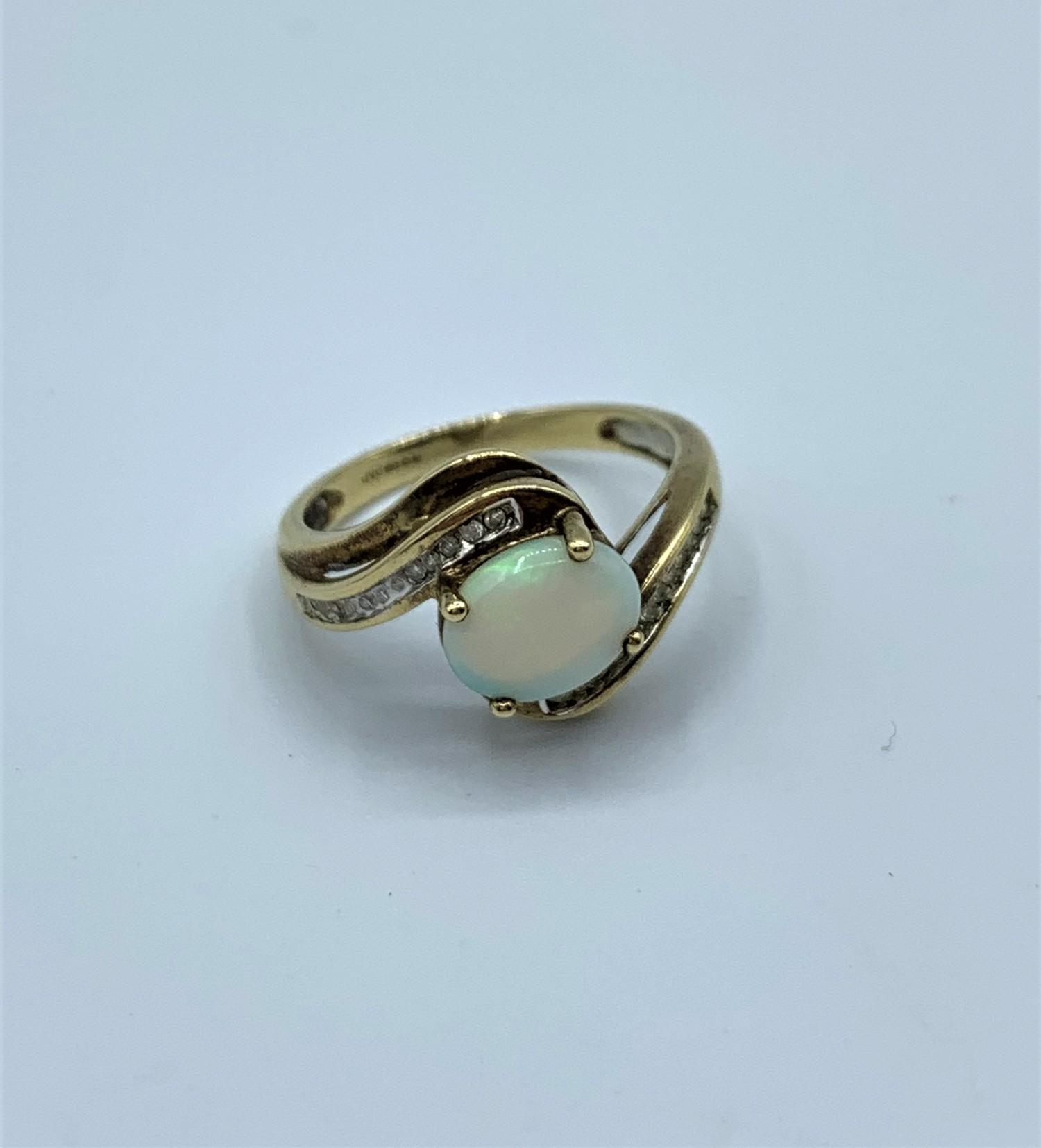 9ct yellow gold Opal ring, size P.