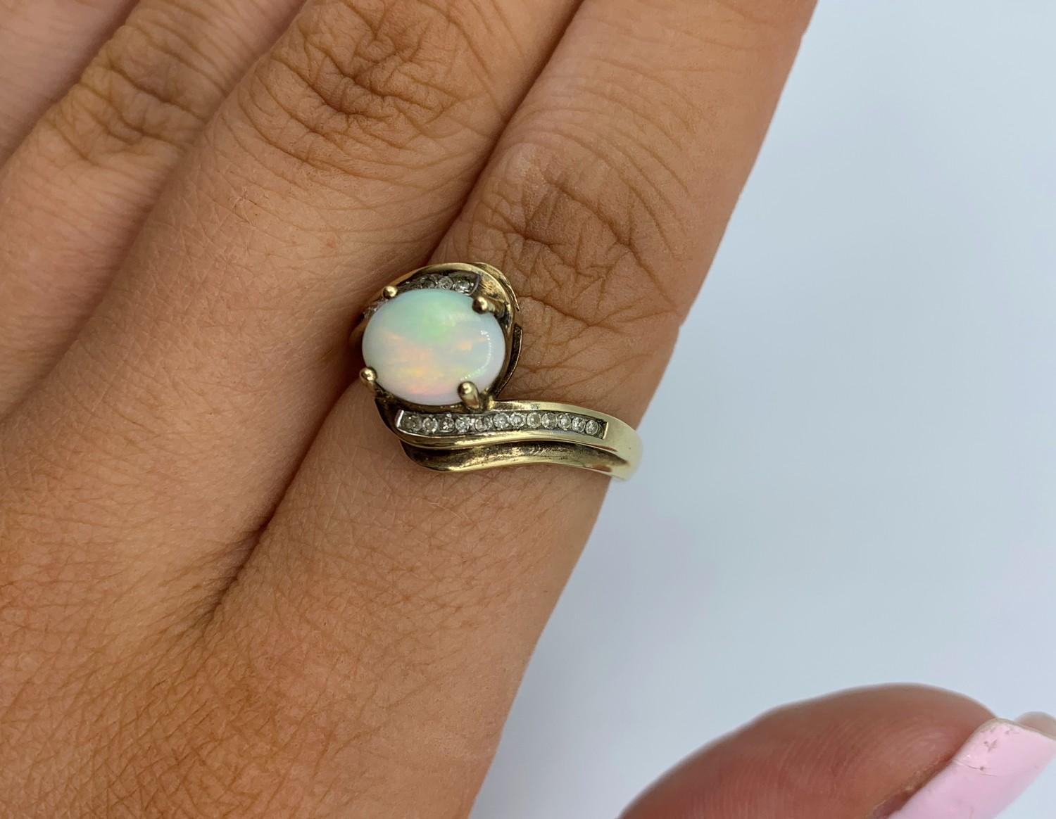 9ct yellow gold Opal ring, size P. - Image 4 of 6