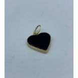 Enamel heart shaped pendant set in yellow gold, weight 1.8g approx