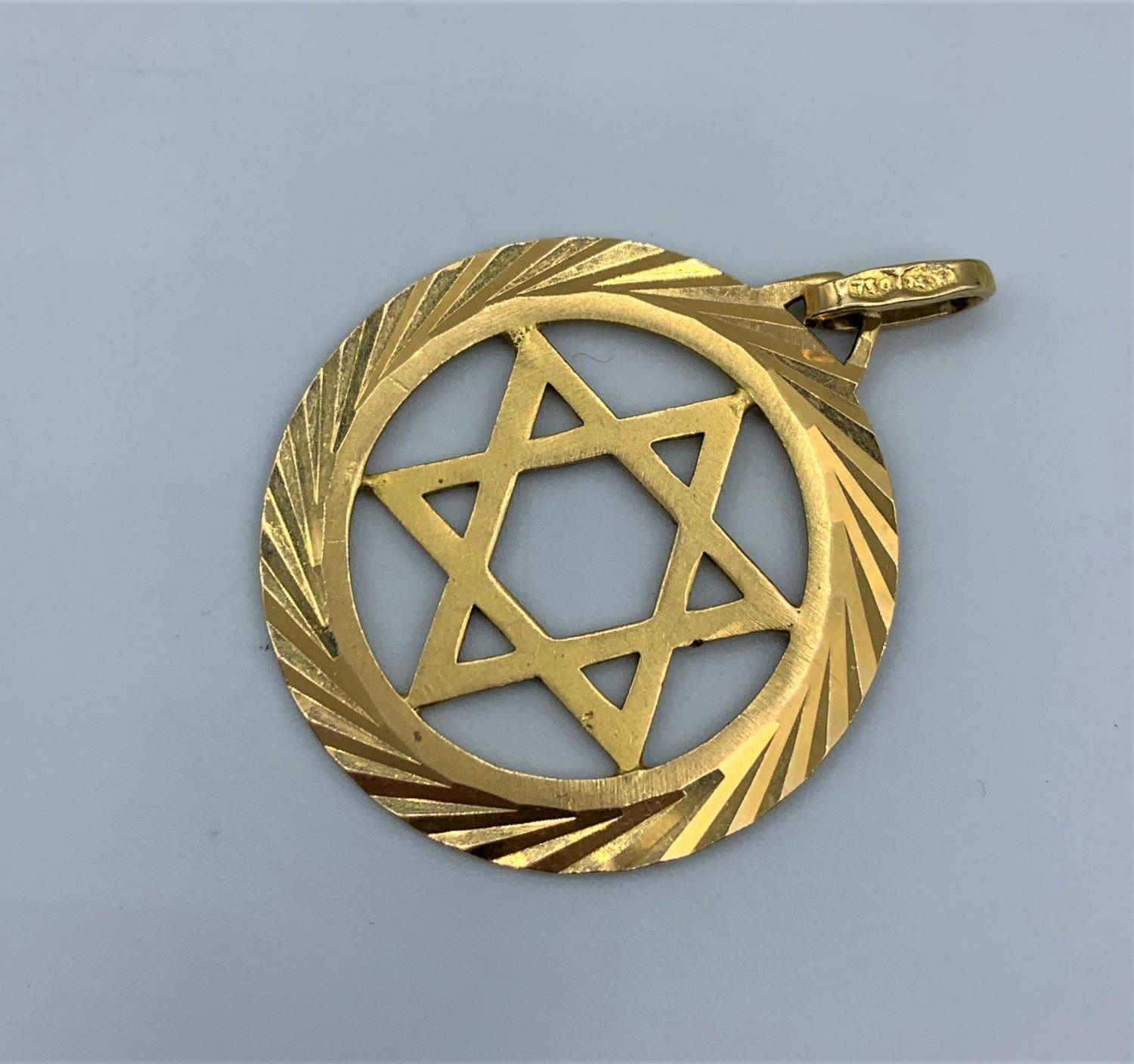 An 18ct yellow gold Star of David pendant with ornate surround, weight 3.8g approx - Image 2 of 3