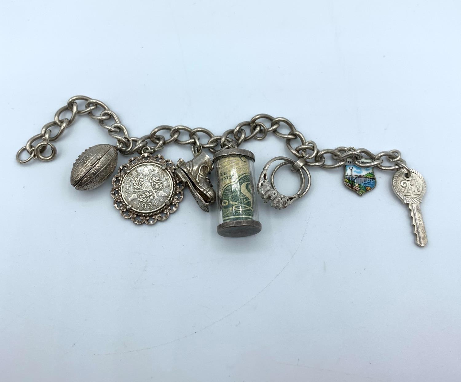 Vintage Silver Charm Bracelet with 7 Charms. 32.9g. 15cm