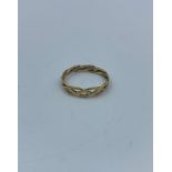 9ct yellow gold twisted ring size W and weight 2.08g approx
