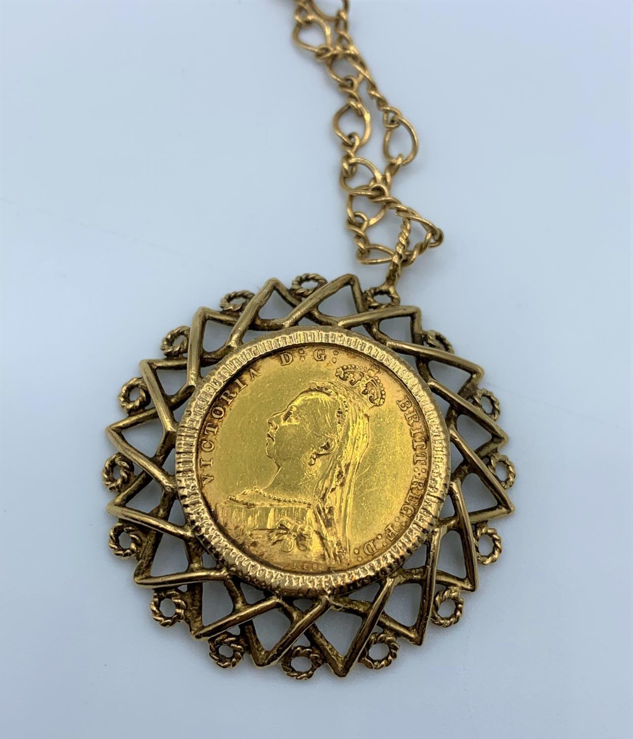 1892 Victoria gold Sovereign set in 9ct with a 33cm chain, total weight 19.6g - Image 4 of 5