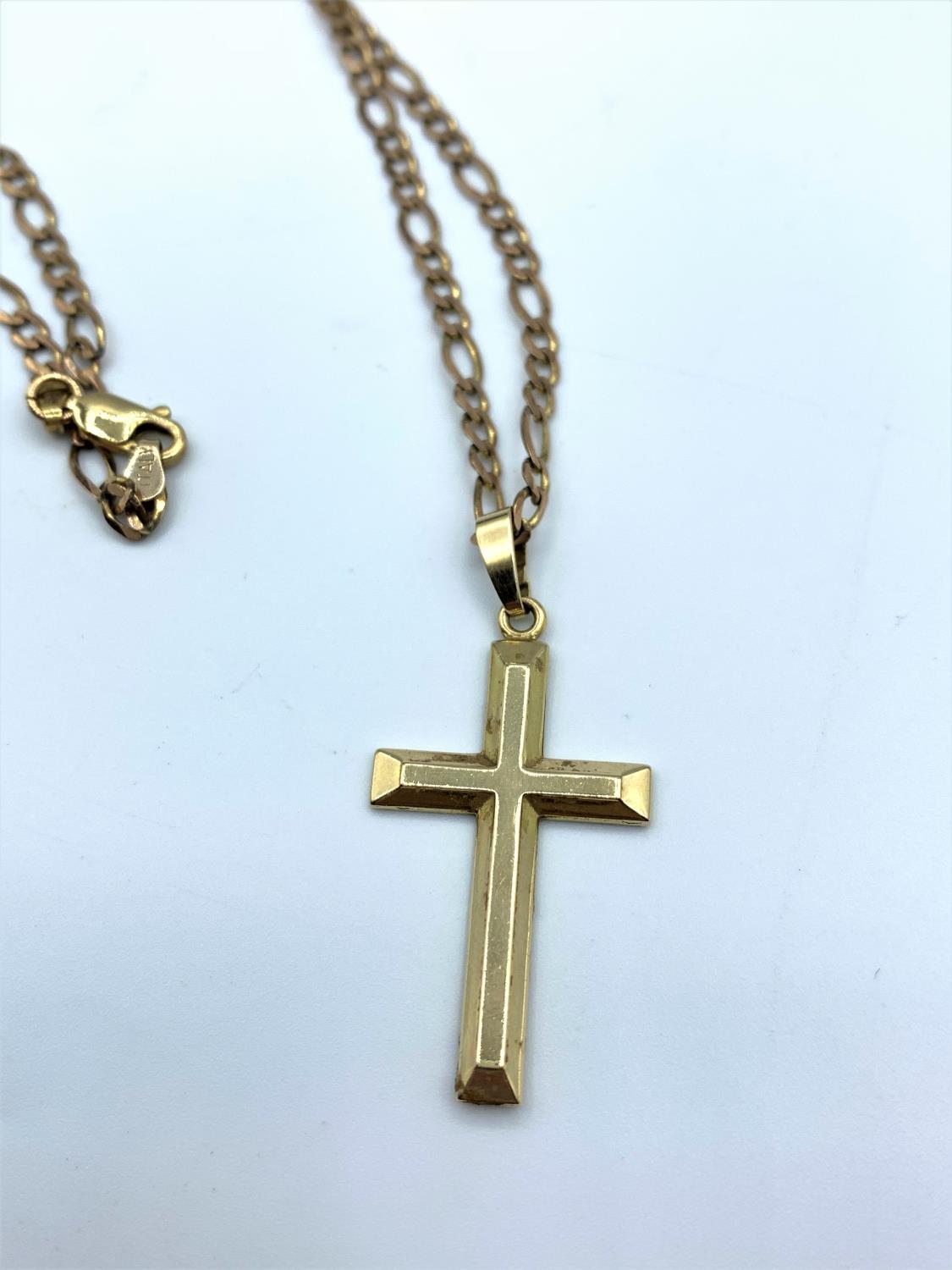 A 9ct yellow gold cross on a 34cm long necklace, weight 8g approx - Image 2 of 3