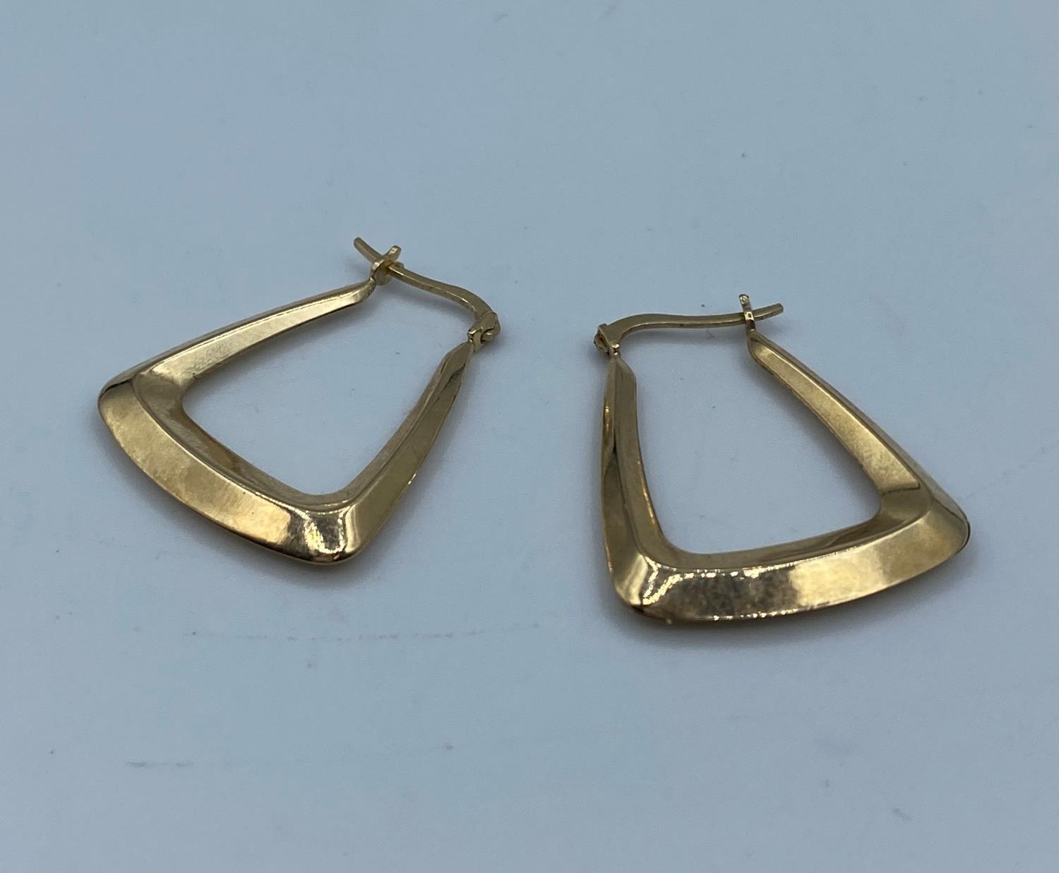 Pair of 9k yellow gold earrings in modern design, weight 1.25g and 3cm long approx