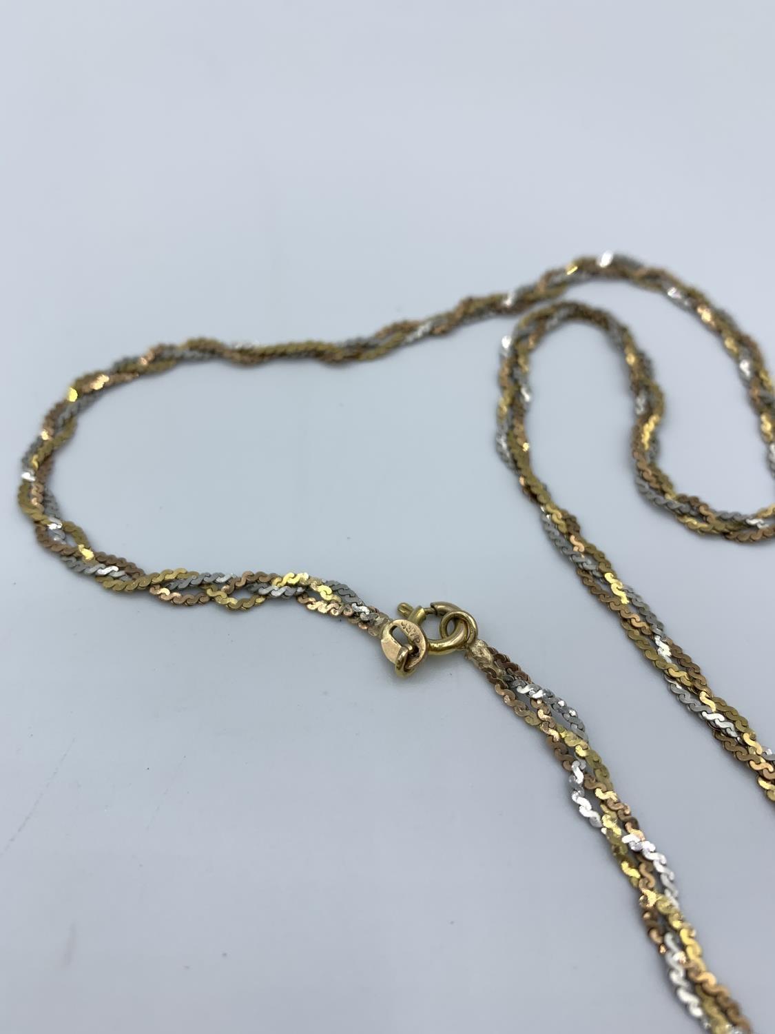 9ct 3 coloured gold flat plaited necklace, weight 5.2g and 18cm long approx - Image 2 of 3