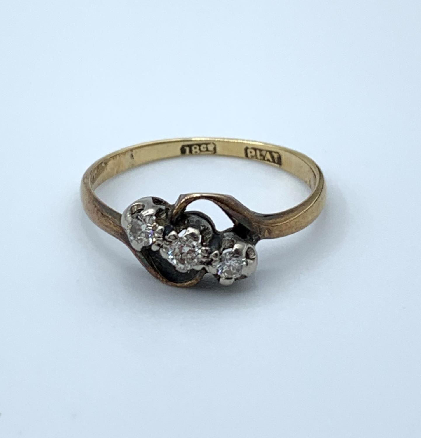 A Vintage 18ct Rose Gold Cross Over Ring with Diamonds Trilogy Set in Platinum, 1.8g, Size K/L - Image 4 of 4