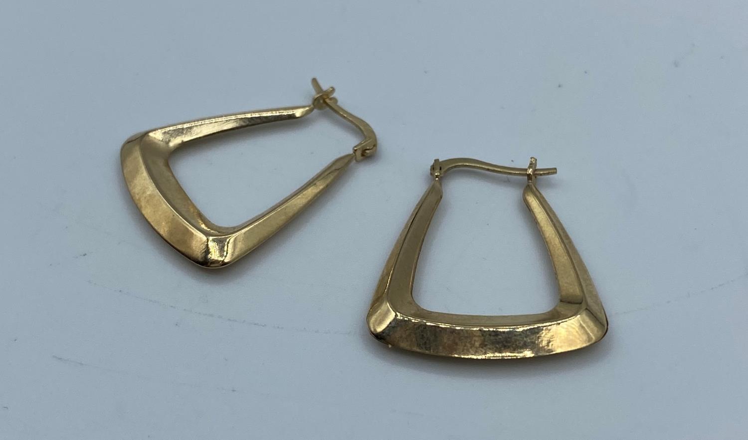 Pair of 9k yellow gold earrings in modern design, weight 1.25g and 3cm long approx - Image 2 of 3