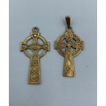 2 ornate 9ct gold Gaelic crosses, weight 3.4g