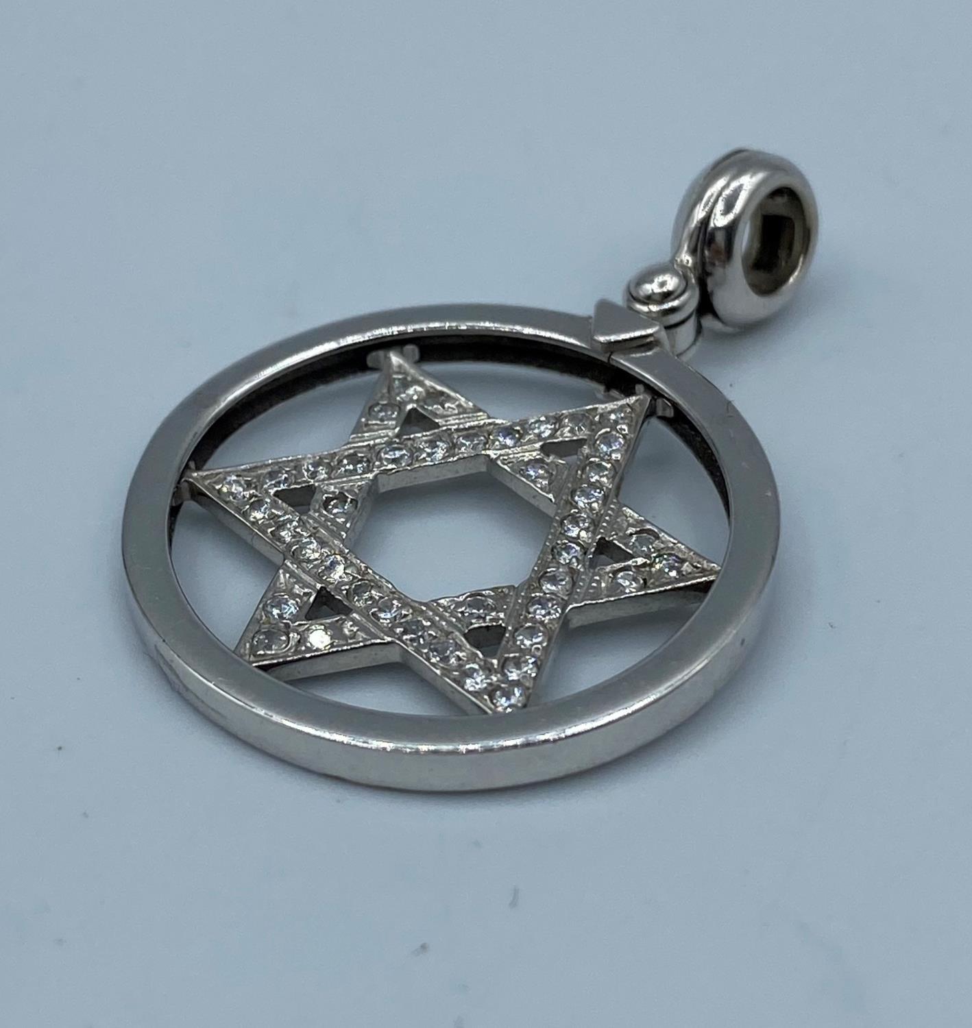 14k white gold large Star of David pendant with encrusted CZ stones, weight 6.26g and 28mm