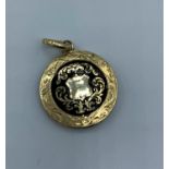 A yellow metal Victorian mourning locket with gold and enamel front, weight 4.5g