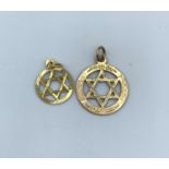 Vintage 9ct yellow gold 'Star of David' with floral pattern on surround, weight 1.5g