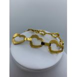 21ct yellow gold bracelet heart design, 20cm long and weight 9g approx, (3-530 ref)