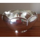 Mappin and Webb Silver Art Deco bon bon dish, having scalloped design to top with silver piping to