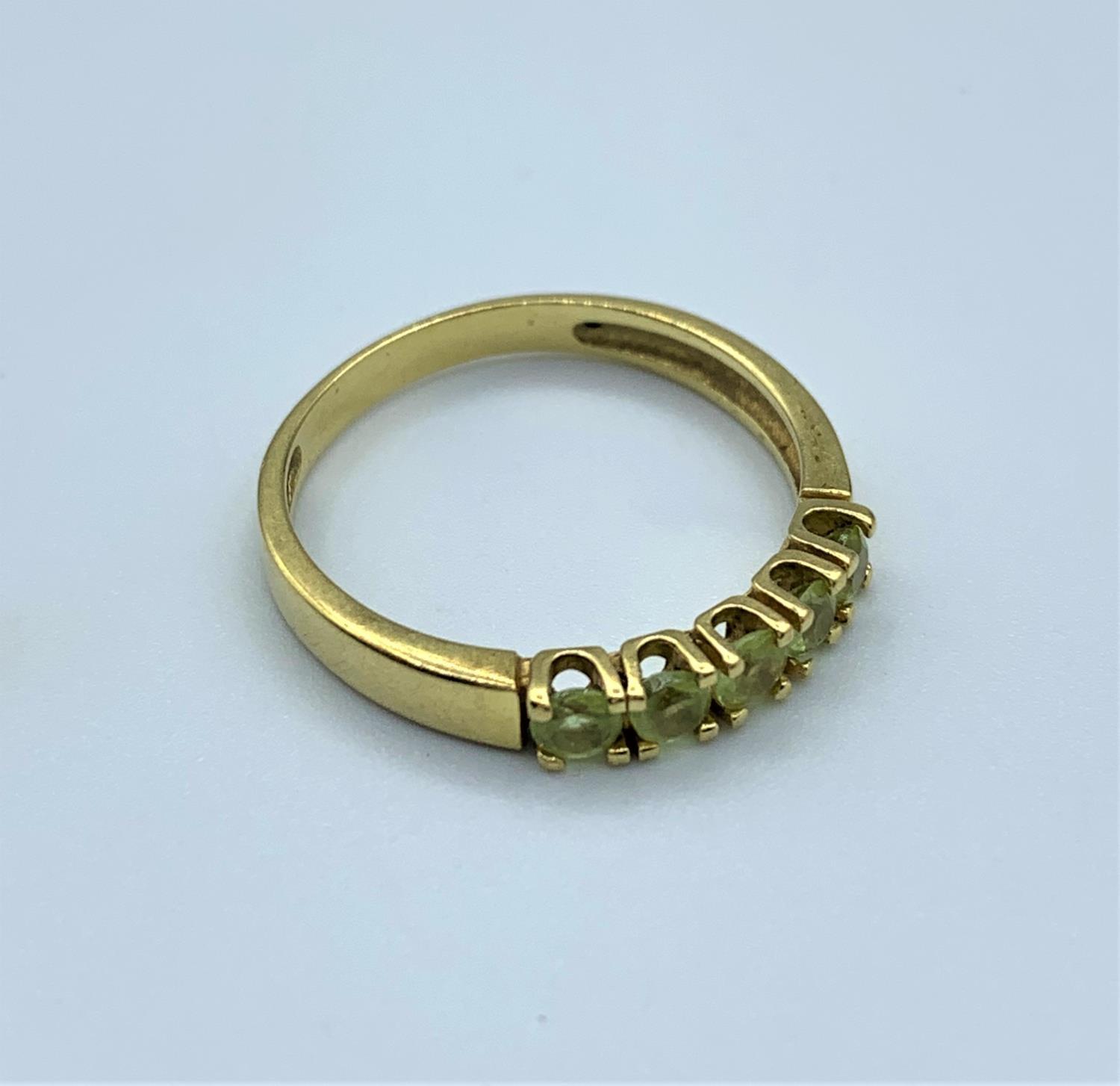 18ct gold ring with 5 citrine stones in claw settings, weight 2.3g and size N