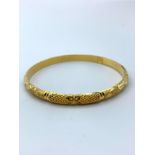 21ct yellow gold bangle, 7.5cm diameter and weight 11.3g approx 1324 ref