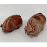Pair of piggy figures made from jasper and agate, over 290g weight (2)