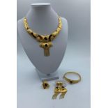 21ct yellow gold jewellery set to include 1 choker necklace (25cm approx), 1 bangle (6cm