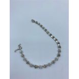 18CT WHITE GOLD DIAMOND SET FLOWER BRACELET APPROX 1.50CT, WEIGHT 11G