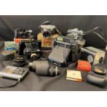 Mixed lot of vintage cameras and camera equipment to include Olympus Pen F, Miranda, Pentax,