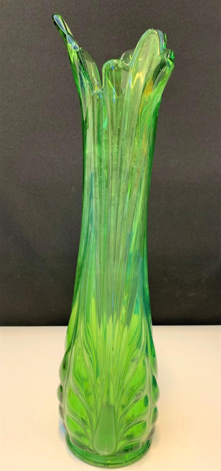 Retro green tall glass vase. Tapered towards top,approximately 37.5cm (15?). - Image 3 of 4
