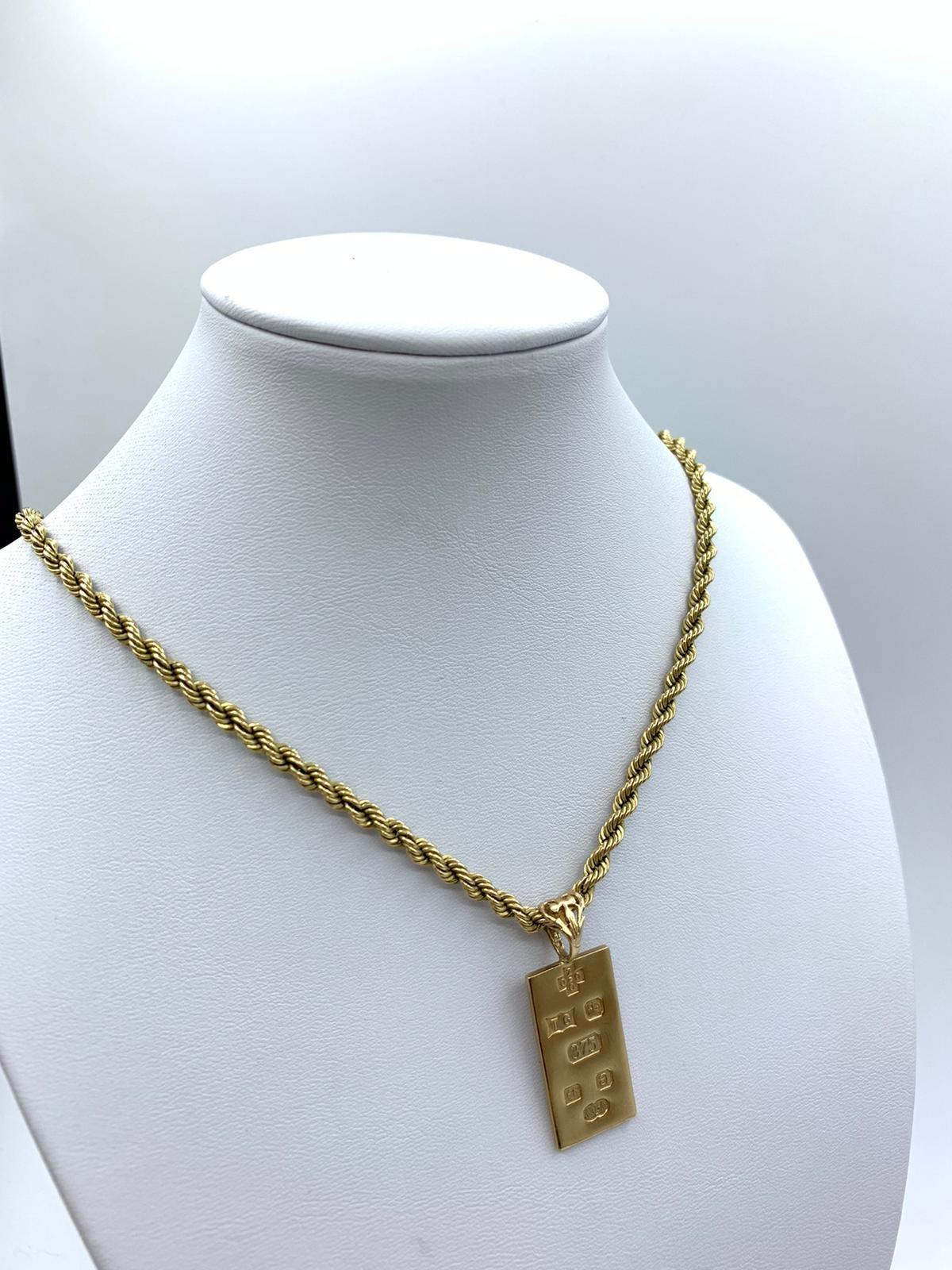 9ct yellow gold ingot pendant with full hallmark on the back, set in 9ct gold chain 70cm long, total - Image 4 of 4