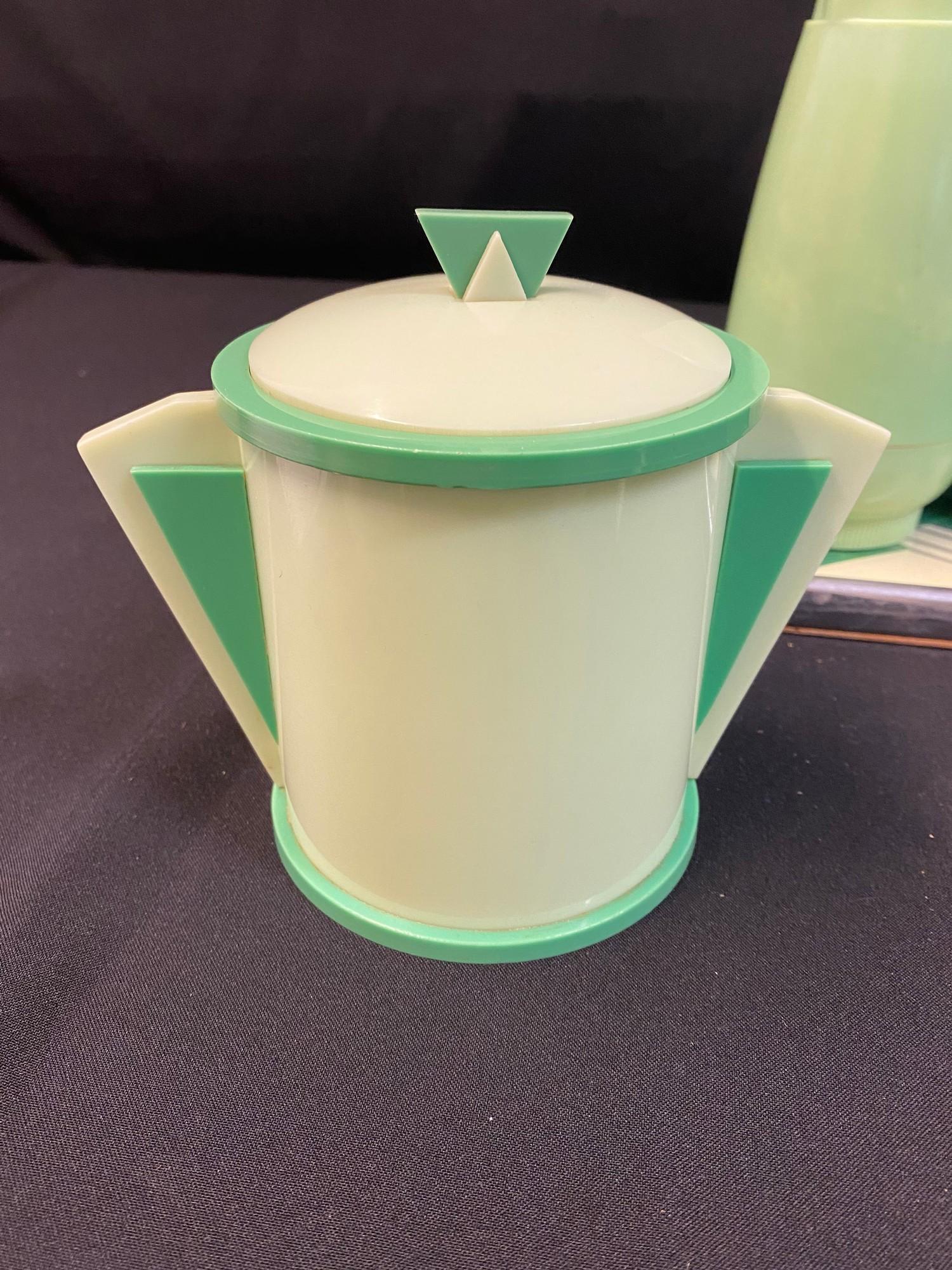 Vintage Art Deco style set, to include rare Lime green Vacco flask lidded sugar pot, green cream and - Image 5 of 14