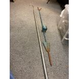 1 rod rest plus one gaff, 142cm and 109 cm long (2)