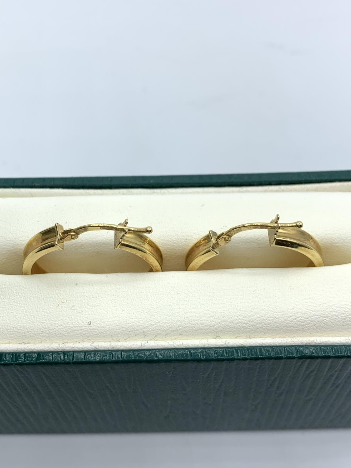 Pair of 18K Yellow Gold Hoop Earrings in original presentation box, weight 2.2g and 2cm diameter - Image 9 of 10