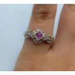 14CT WHITE GOLD DIAMOND & PINK SAPPHIRE RING, WEIGHT 2.5G AND SIZE L