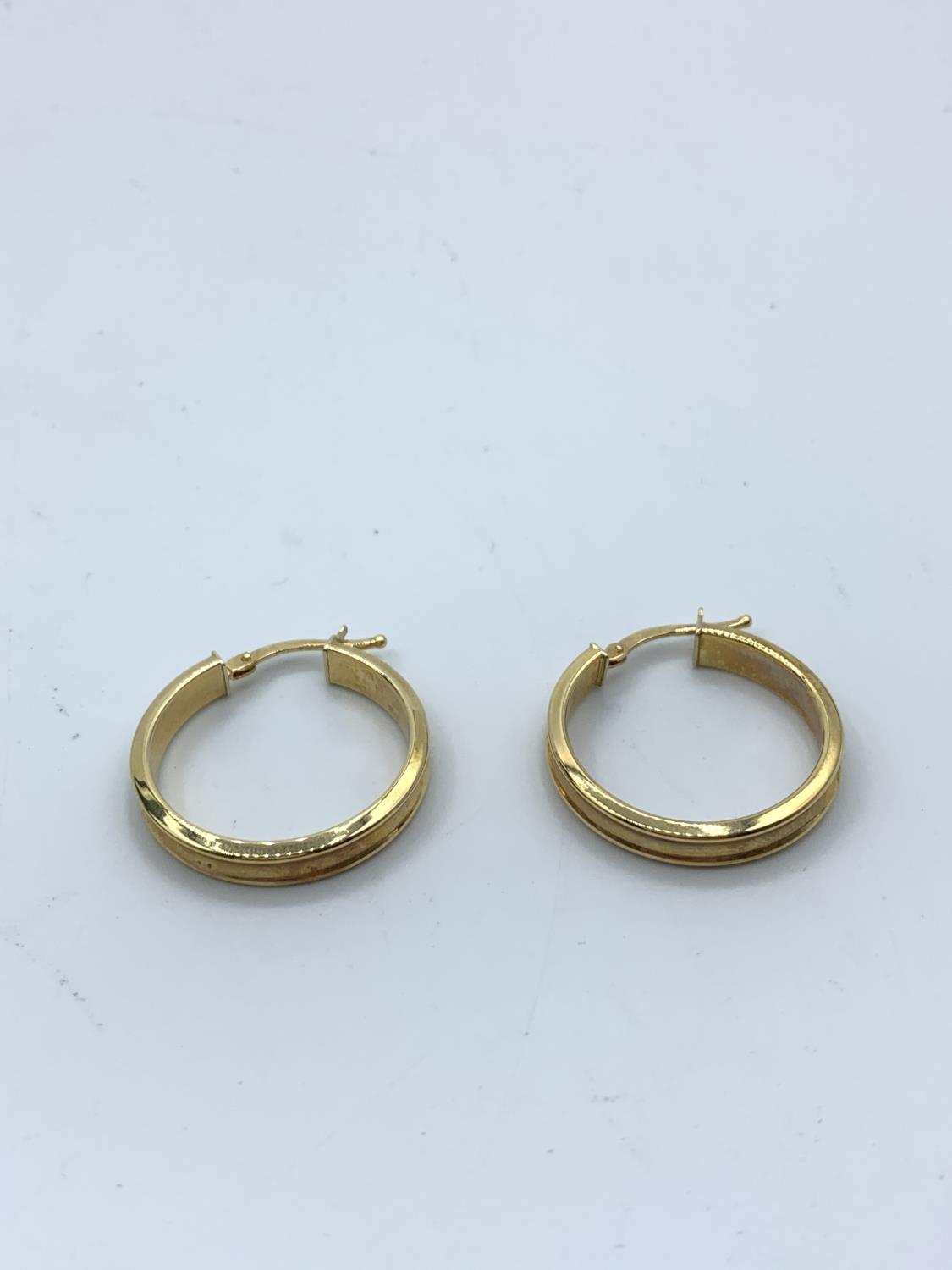 Pair of 18K Yellow Gold Hoop Earrings in original presentation box, weight 2.2g and 2cm diameter - Image 5 of 10