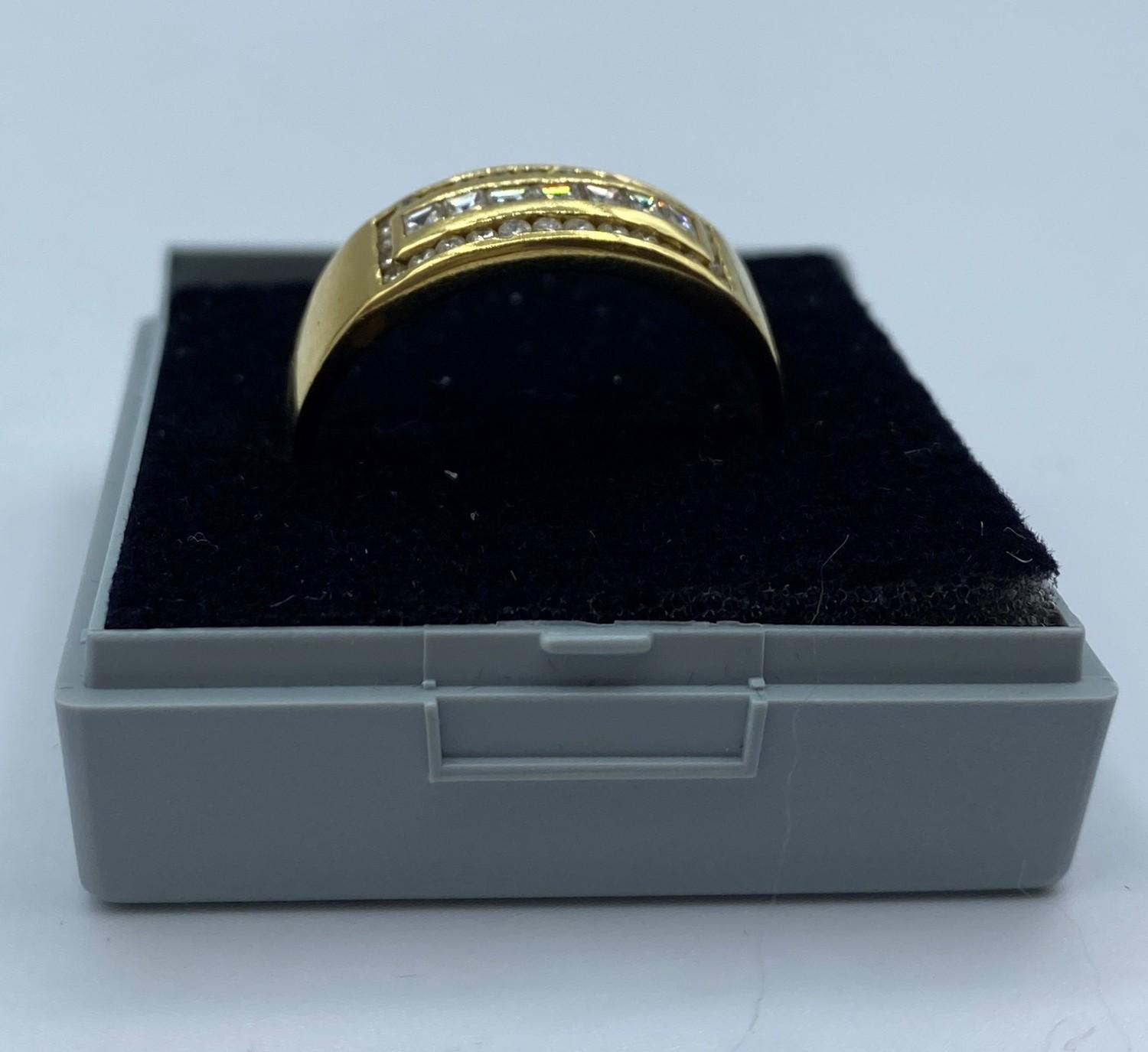 18CT YELLOW GOLD DIAMOND GENT RING, SIZE Z WEIGHT 8G APPROX AND 0.45CT DIAMONDS - Image 4 of 10