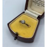 Vintage 18ct Gold Diamond Ring with Platinum setting, 0.25ct diamond centre, weight 2.1g and size