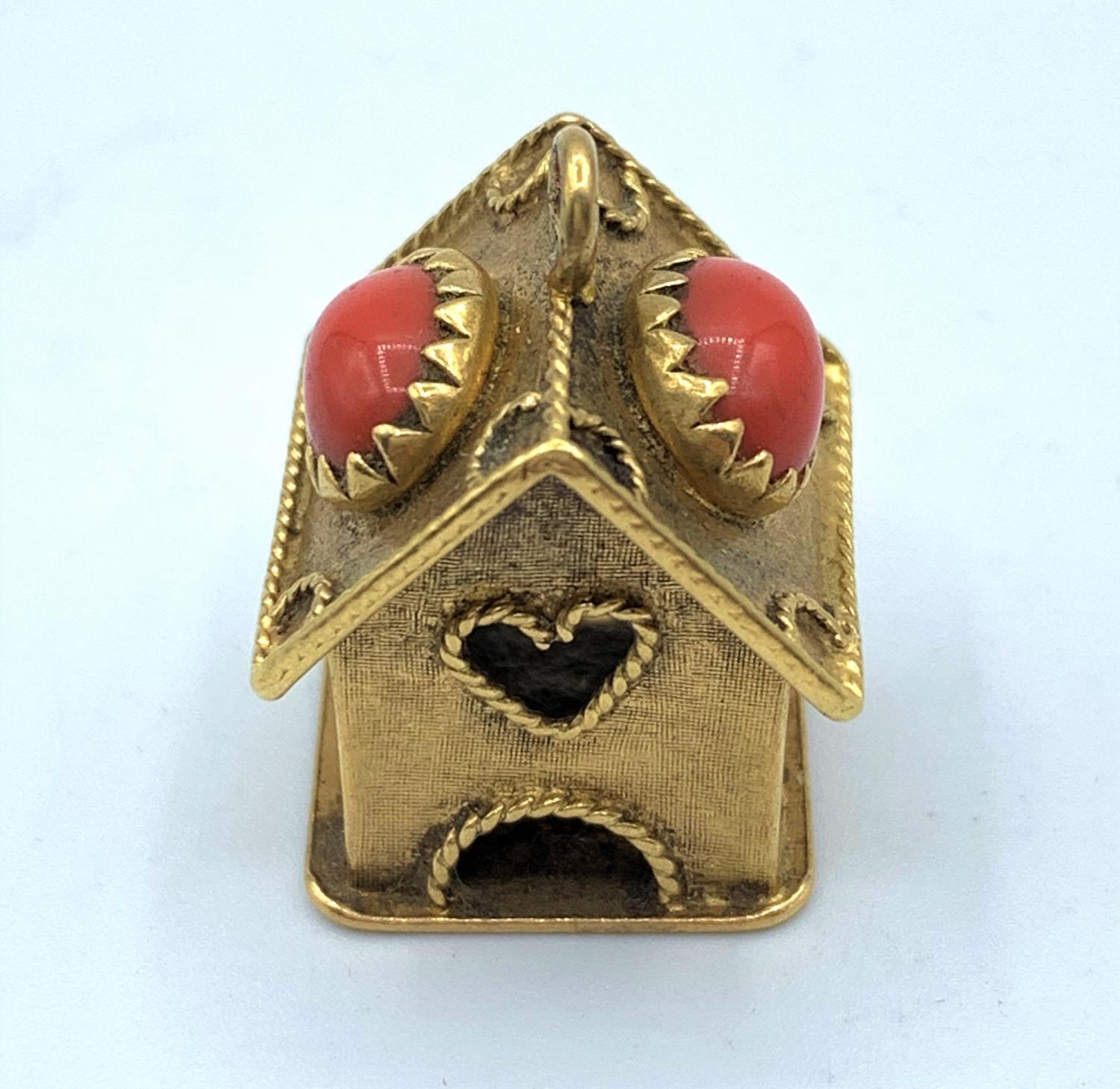 9ct Gold Vintage Birdbox Charm/Pendant with Red Stones, weight 7.8g and 2.5cm tall approx - Image 5 of 8