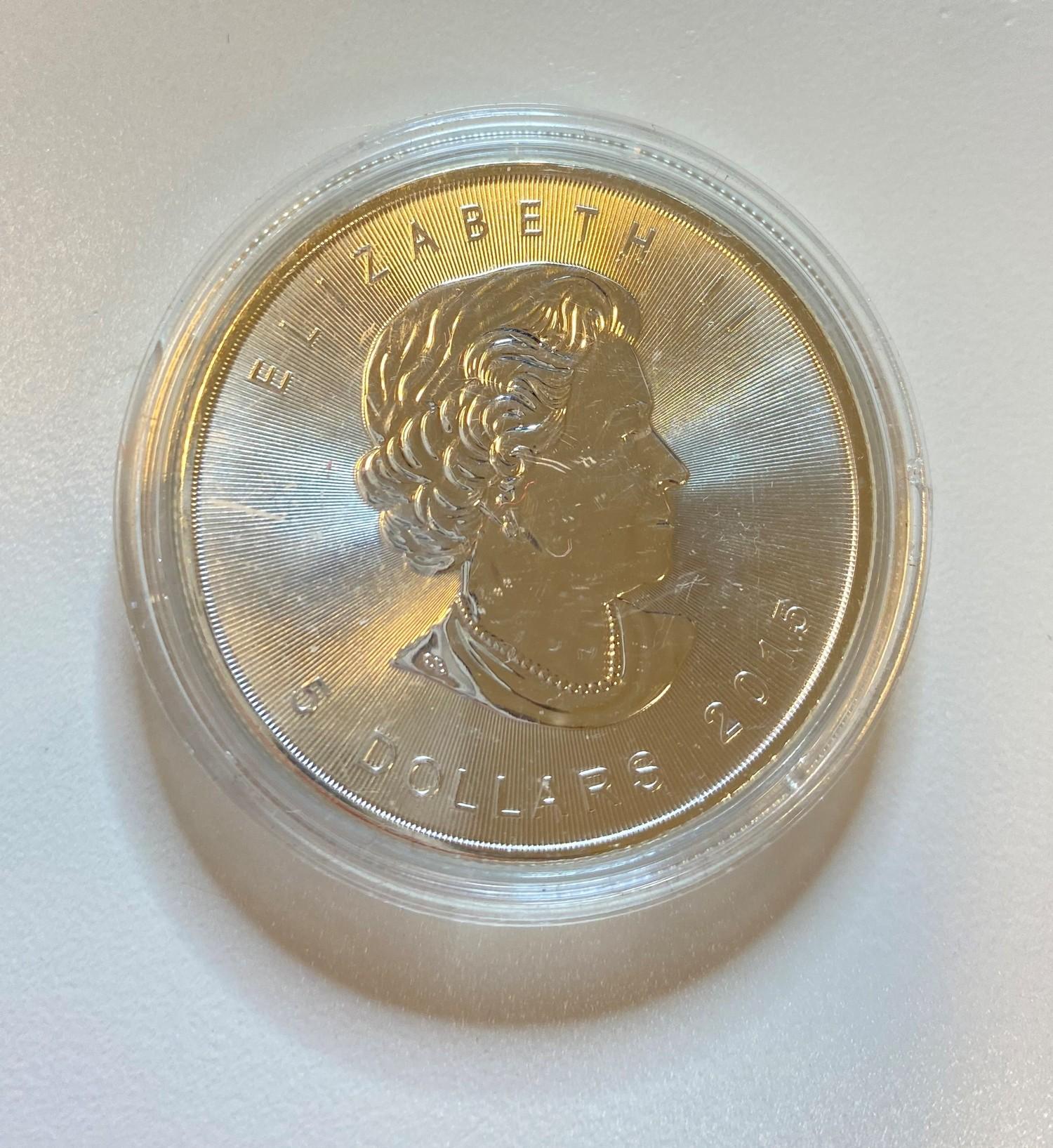 2015 Pure Silver Canadian 5 Dollar Coin, Elizabeth II Maple Leaf, 1 Ounce of 999 fine silver - Image 4 of 4